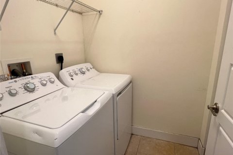 Townhouse in Miami Lakes, Florida 3 bedrooms, 147.34 sq.m. № 1955893 - photo 15