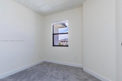 Townhouse in Miami Lakes, Florida 3 bedrooms, 147.34 sq.m. № 1955893 - photo 4