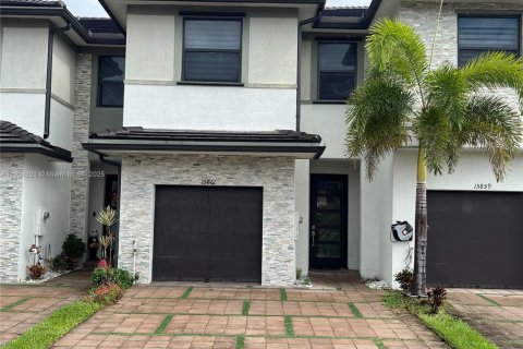 Townhouse in Miami Lakes, Florida 3 bedrooms, 147.34 sq.m. № 1955893 - photo 1