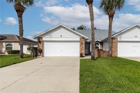 Duplex in Tavares, Florida 3 bedrooms, 123.37 sq.m. № 1918224 - photo 1