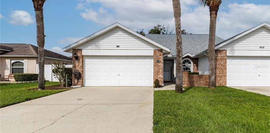 Duplex in Tavares, Florida 3 bedrooms, 123.37 sq.m. № 1918224