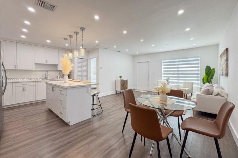 House in Miami, Florida 4 bedrooms № 2022088 - photo 7