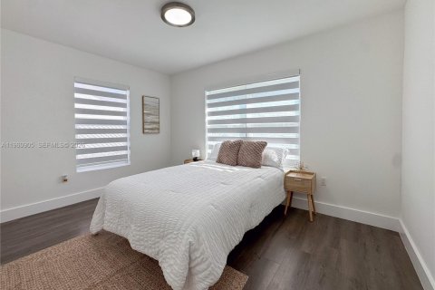 House in Miami, Florida 4 bedrooms № 2022088 - photo 15