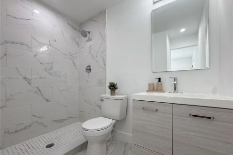 House in Miami, Florida 4 bedrooms № 2022088 - photo 13