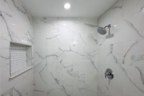 House in Miami, Florida 4 bedrooms № 2022088 - photo 14