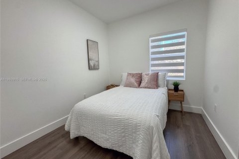House in Miami, Florida 4 bedrooms № 2022088 - photo 16