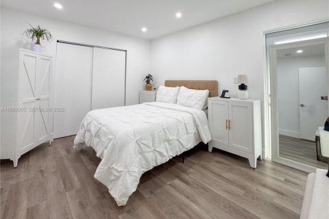 House in Miami, Florida 4 bedrooms № 2022088 - photo 20