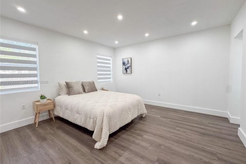 House in Miami, Florida 4 bedrooms № 2022088 - photo 17