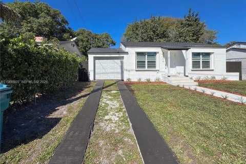 House in Miami, Florida 4 bedrooms № 2022088 - photo 3