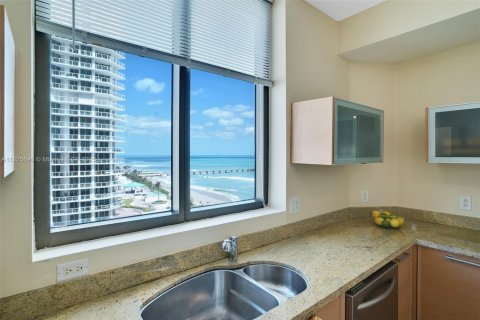 Condo in Sunny Isles Beach, Florida, 2 bedrooms  № 1794701 - photo 24