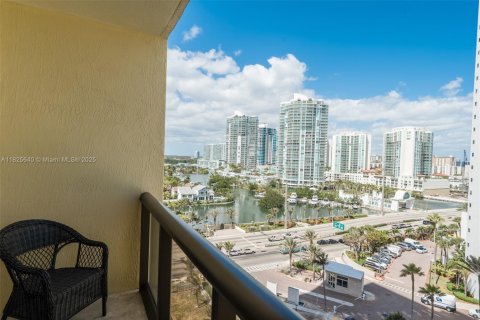 Condo in Sunny Isles Beach, Florida, 2 bedrooms  № 1794701 - photo 21