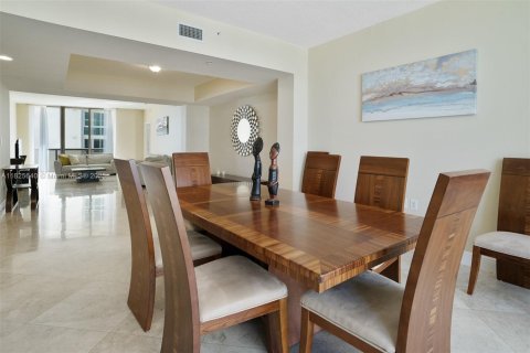 Condo in Sunny Isles Beach, Florida, 2 bedrooms  № 1794701 - photo 30