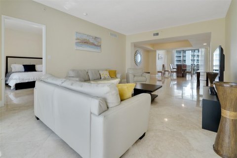 Condo in Sunny Isles Beach, Florida, 2 bedrooms  № 1794701 - photo 10