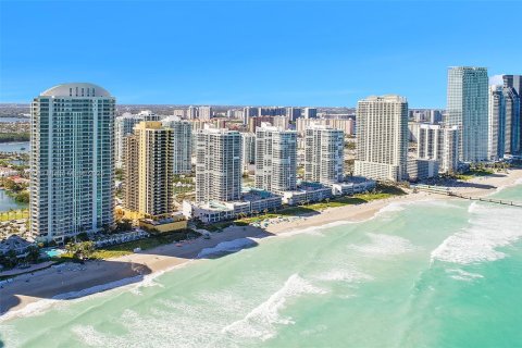 Condo in Sunny Isles Beach, Florida, 2 bedrooms  № 1794701 - photo 1