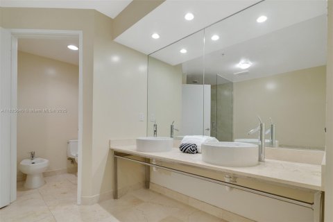 Condo in Sunny Isles Beach, Florida, 2 bedrooms  № 1794701 - photo 15