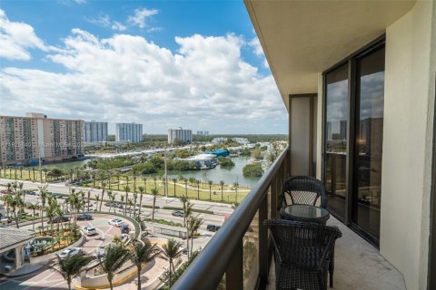 Condo in Sunny Isles Beach, Florida, 2 bedrooms  № 1794701 - photo 9