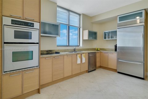 Condo in Sunny Isles Beach, Florida, 2 bedrooms  № 1794701 - photo 23