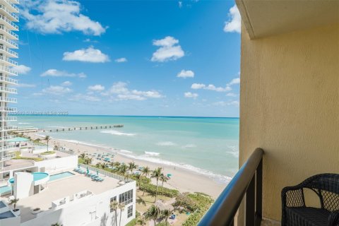 Condo in Sunny Isles Beach, Florida, 2 bedrooms  № 1794701 - photo 3