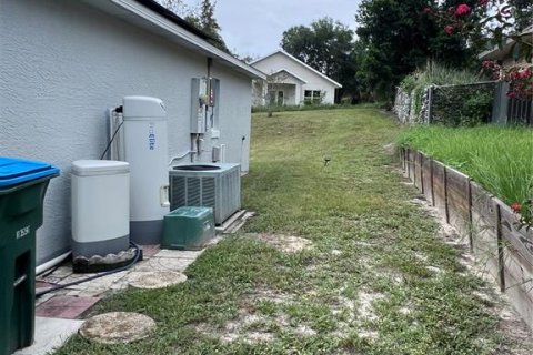 Casa en venta en Deltona, Florida, 3 dormitorios, 112.04 m2 № 2296711 - foto 2
