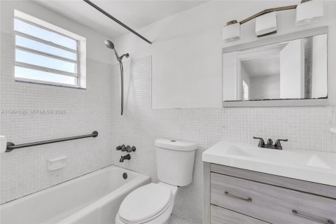 Condominio en alquiler en Hallandale Beach, Florida, 1 dormitorio, 64.1 m2 № 2026307 - foto 4