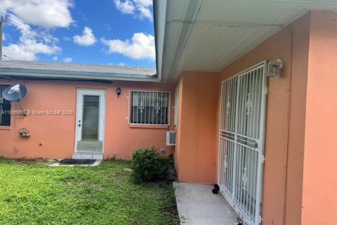 Commercial property in Oakland Park, Florida 206.34 sq.m. № 1948976 - photo 6