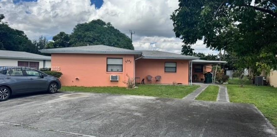 Commercial property in Oakland Park, Florida 206.34 sq.m. № 1948976