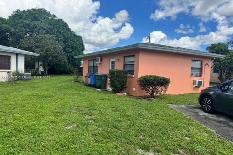 Commercial property in Oakland Park, Florida 206.34 sq.m. № 1948976 - photo 4