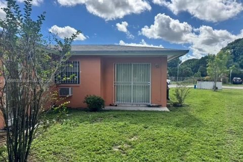 Commercial property in Oakland Park, Florida 206.34 sq.m. № 1948976 - photo 8