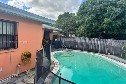 Commercial property in Oakland Park, Florida 206.34 sq.m. № 1948976 - photo 14