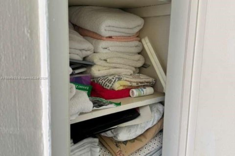 Commercial property in Oakland Park, Florida 206.34 sq.m. № 1948976 - photo 29