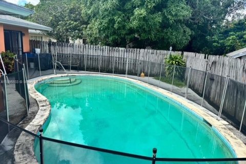 Commercial property in Oakland Park, Florida 206.34 sq.m. № 1948976 - photo 12