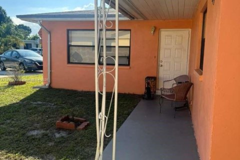 Commercial property in Oakland Park, Florida 206.34 sq.m. № 1948976 - photo 22