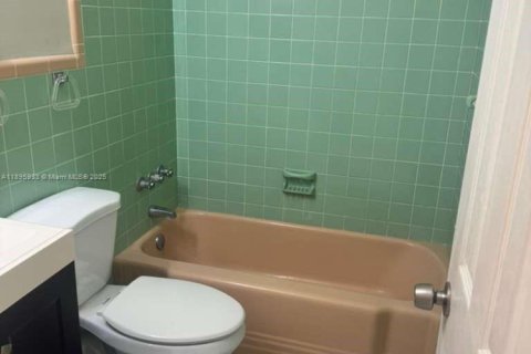 Commercial property in Oakland Park, Florida 206.34 sq.m. № 1948976 - photo 17