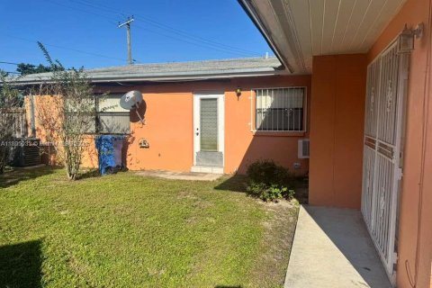 Commercial property in Oakland Park, Florida 206.34 sq.m. № 1948976 - photo 24