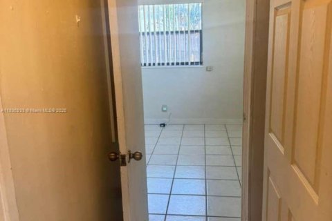 Commercial property in Oakland Park, Florida 206.34 sq.m. № 1948976 - photo 18