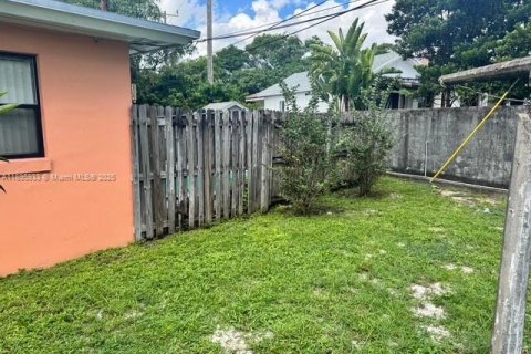 Commercial property in Oakland Park, Florida 206.34 sq.m. № 1948976 - photo 10