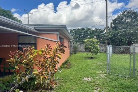 Commercial property in Oakland Park, Florida 206.34 sq.m. № 1948976 - photo 9