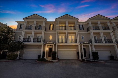 Touwnhouse à Saint Petersburg, Floride 3 chambres, 366.96 m2 № 2371058