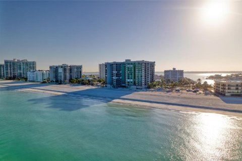 Condo in Clearwater, Florida, 2 bedrooms № 2142359