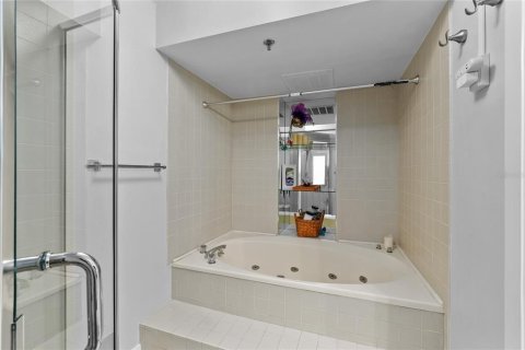 Condo in Clearwater, Florida, 2 bedrooms  № 2142359 - photo 16