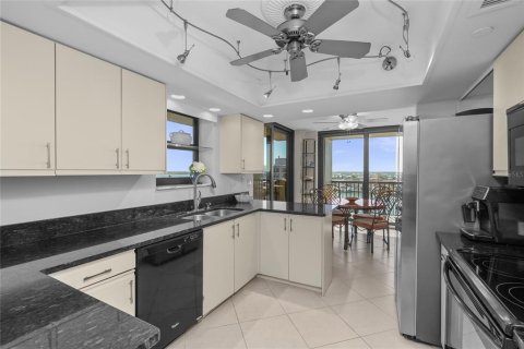 Condo in Clearwater, Florida, 2 bedrooms  № 2142359 - photo 12
