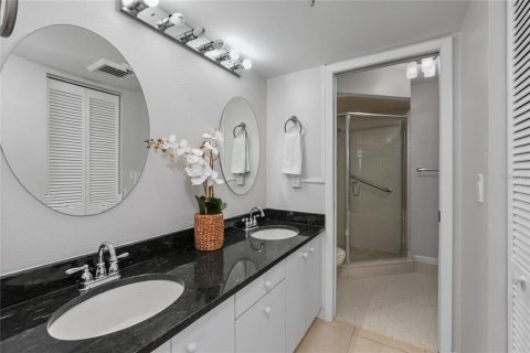 Condo in Clearwater, Florida, 2 bedrooms  № 2142359 - photo 14