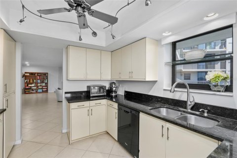 Condo in Clearwater, Florida, 2 bedrooms  № 2142359 - photo 11