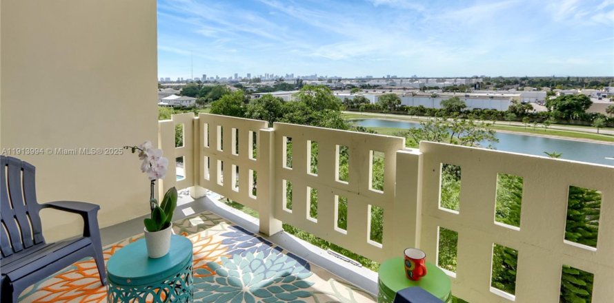 Condo à Hollywood, Floride, 1 chambre № 1969504