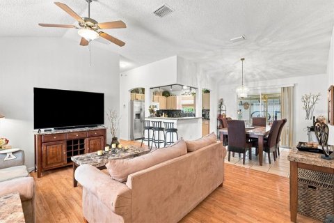 House in The Villages, Florida 3 bedrooms, 129.32 sq.m. № 2295087 - photo 6