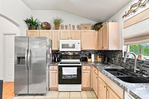 House in The Villages, Florida 3 bedrooms, 129.32 sq.m. № 2295087 - photo 13