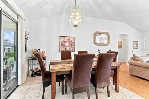 House in The Villages, Florida 3 bedrooms, 129.32 sq.m. № 2295087 - photo 9