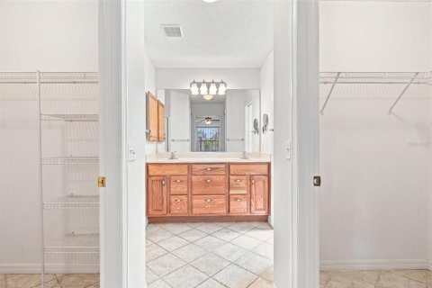 House in The Villages, Florida 3 bedrooms, 129.32 sq.m. № 2295087 - photo 18