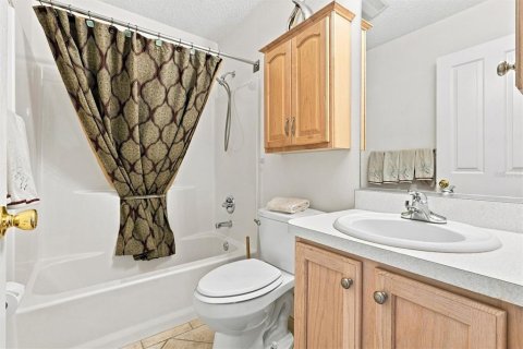 House in The Villages, Florida 3 bedrooms, 129.32 sq.m. № 2295087 - photo 22