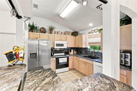 House in The Villages, Florida 3 bedrooms, 129.32 sq.m. № 2295087 - photo 12